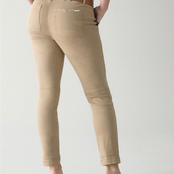 White House Black Market Curvy-Fit Soft Denim MidRise Skinny Jeans Beige 10 Long - Picture 3 of 13